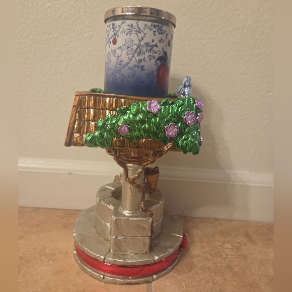 Bath & Body Works DISNEY PRINCESS Snow White Well Candle Holder Pocketbac Holder - Picture 10 of 16